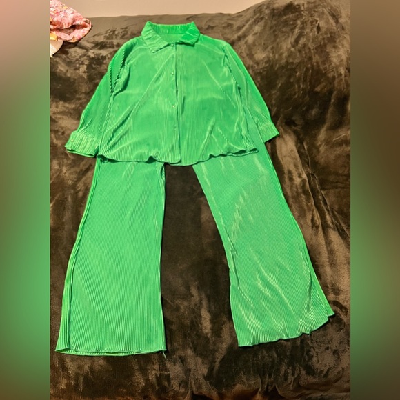 2 Pieces Female Suit Set - Picture 2 of 3